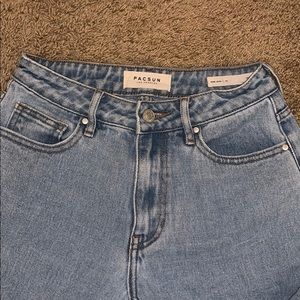 light wash mom jeans